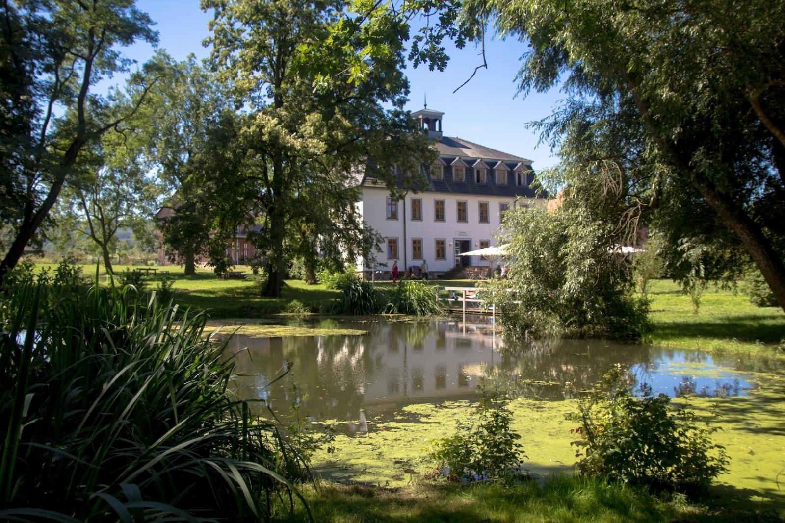 Biohotel Stiftsgut Wilhelmsgluecksbrunn Creuzburg Экстерьер фото
